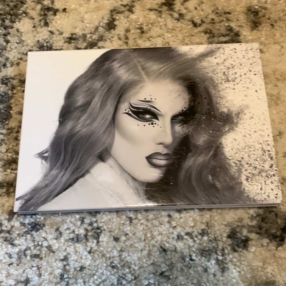 Jeffree Star Cremated eyeshadow palette